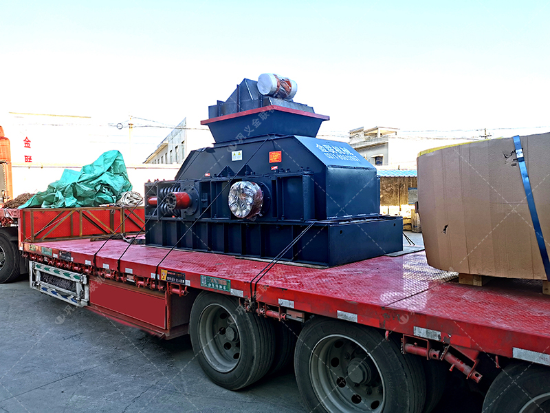 2PG1000x700型直连式液压对辊制砂机发往新疆