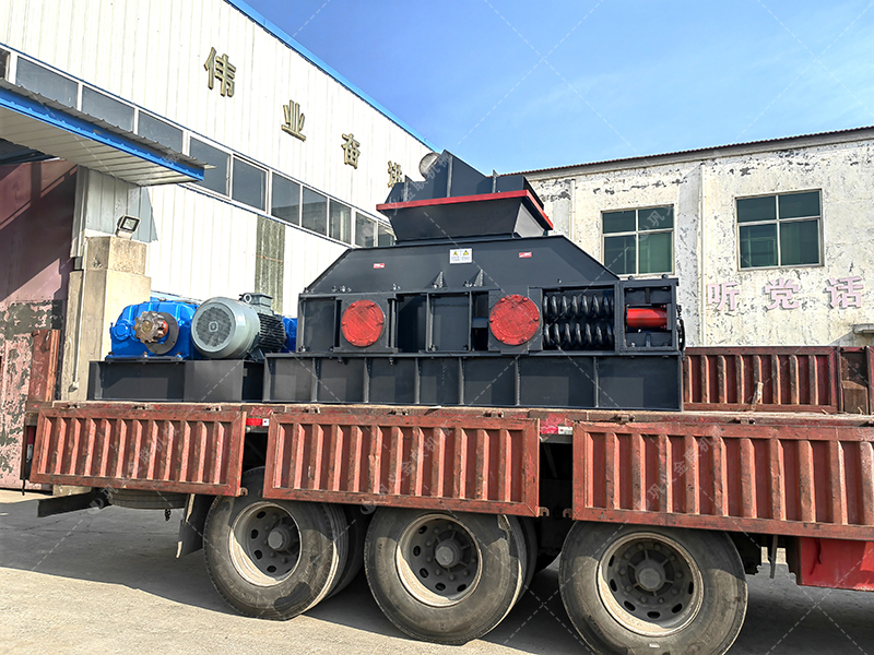 2PG1200x800大型弹簧式对辊破碎机发货 发往湖北武汉