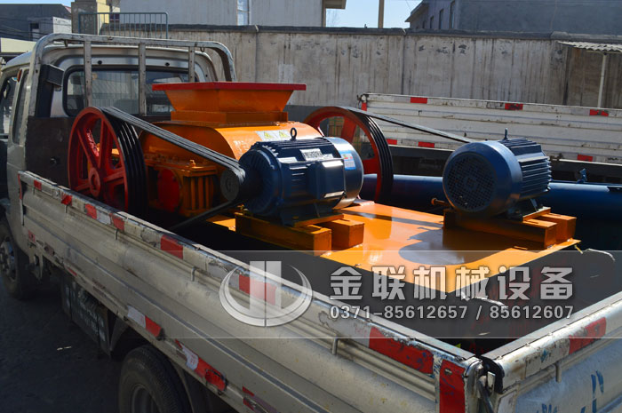 2pgc小型双齿辊破碎机发货图片_发往四川攀枝花_粉碎焦炭2