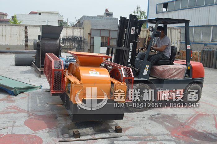 610X400对辊破碎机发货图片_发往甘肃兰州_破碎金矿石2