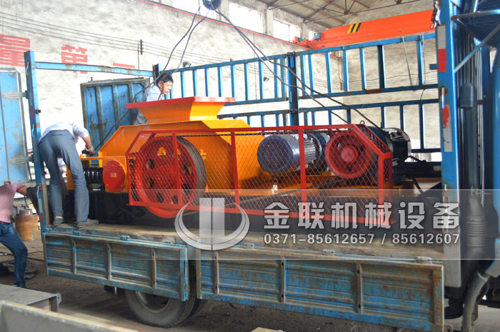 2PG800X600对辊破碎机发货图片_发往重庆_鹅卵石制砂5