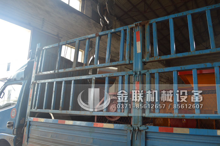 2PG800X600对辊破碎机发货图片_发往重庆_鹅卵石制砂7