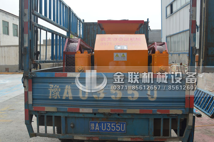 2PG800X600对辊破碎机发货图片_发往重庆_鹅卵石制砂8