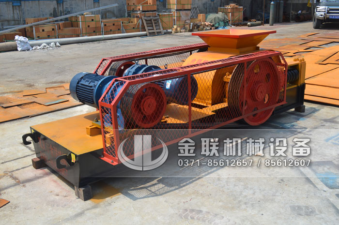 2PG610X400对辊破碎机发货图片_发往福建龙岩_鹅卵石制沙2