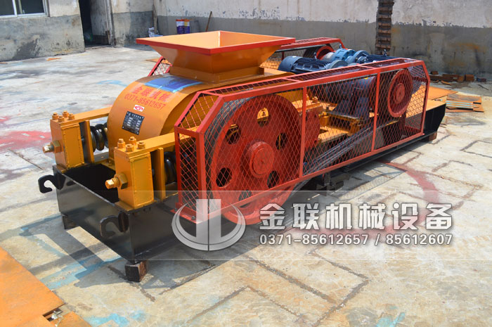 2PG610X400对辊破碎机发货图片_发往福建龙岩_鹅卵石制沙3