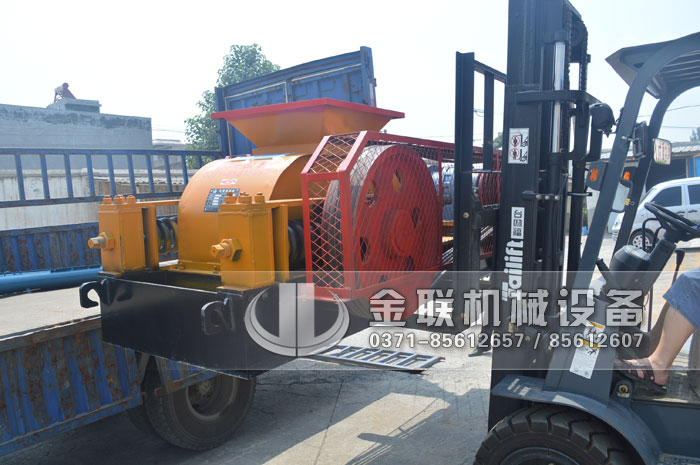 2PG610X400对辊破碎机发货图片_发往福建龙岩_鹅卵石制沙7