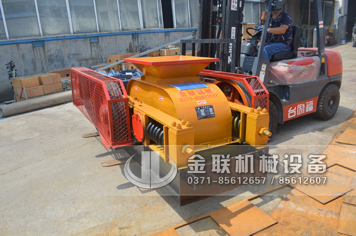 2PG610X400对辊破碎机发货图片_发往福建龙岩_鹅卵石制沙6