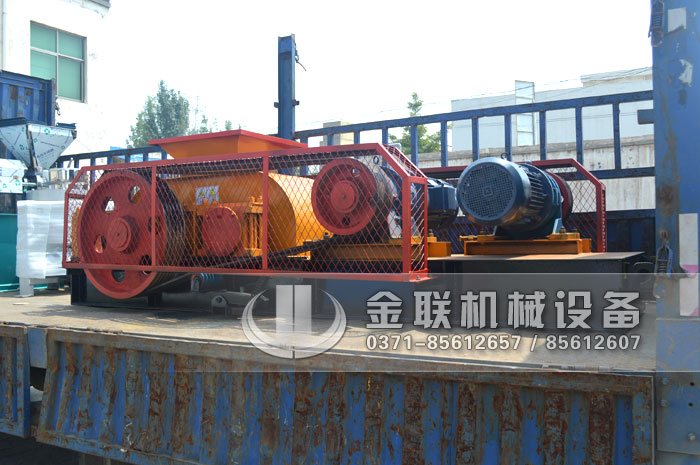 2PG610X400对辊破碎机发货图片_发往福建龙岩_鹅卵石制沙9