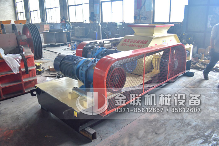 2PG800x600对辊破碎机发货图片_发往广东连州_破碎石英石2