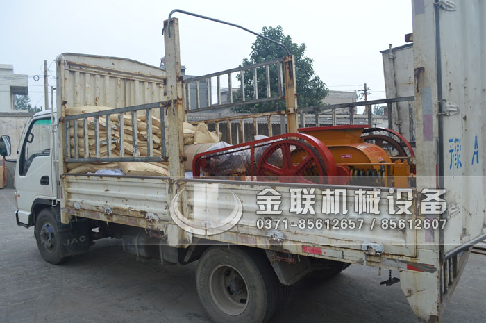 2PG400X400小型对辊破碎机发货图片_发往山东鄹平_破碎焦炭9
