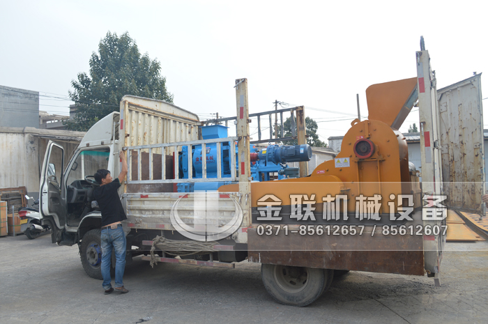 四辊破碎机和粉碎机发货图片_发往内蒙古包头_破碎煤炭8