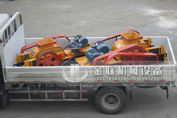 小型对辊机和双齿辊发货图片_发往河南登封_破碎保温陶瓷7