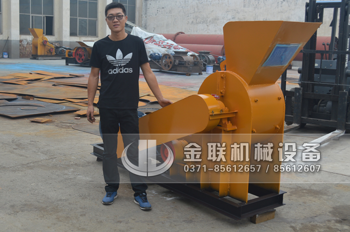 小型双级粉碎机发货图片_发往山东烟台_破碎粉煤灰6