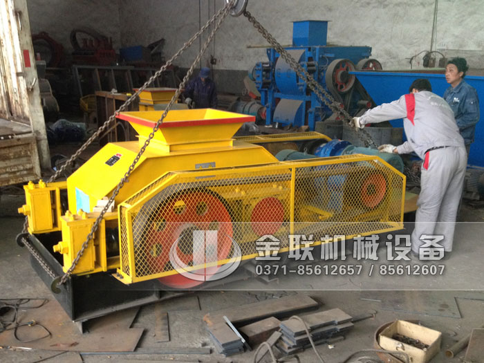 2PG500X750对辊破碎机发货图片_发往广东佛山_破碎石英砂2