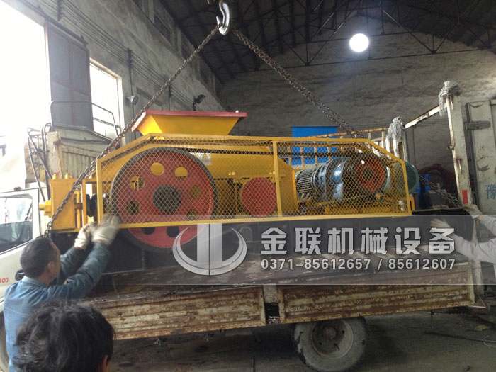 2PG500X750对辊破碎机发货图片_发往广东佛山_破碎石英砂3