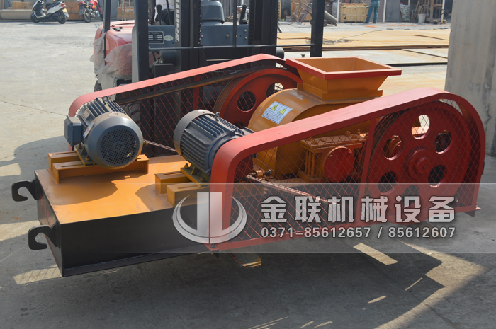 两台小型对辊破碎机和直线筛发货图片_发往江苏南通_处理硅石4