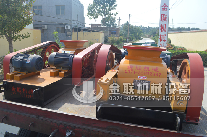 两台小型对辊破碎机和直线筛发货图片_发往江苏南通_处理硅石8