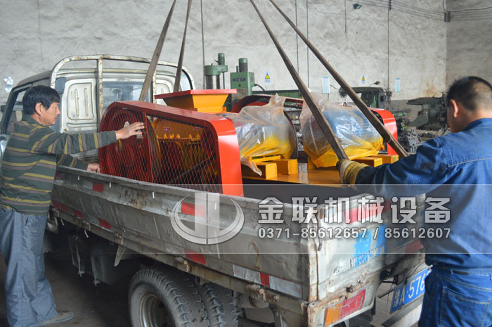 2PCG小型双齿辊破碎机发货图片_发往乌鲁木齐_破碎玻璃4