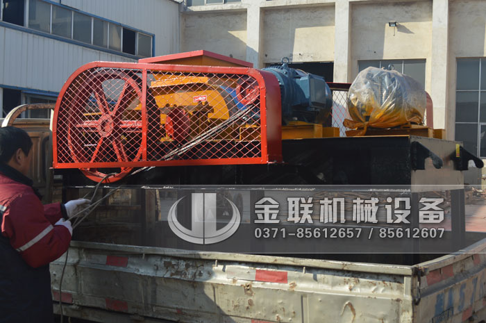 2PGC0404小型双齿辊破碎机发货图片_发往山西阳泉_破碎煤炭3