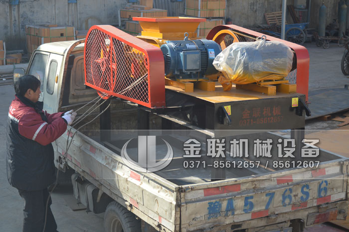 2PGC0404小型双齿辊破碎机发货图片_发往山西阳泉_破碎煤炭4