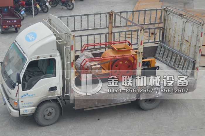 2PGC小型双齿辊破碎机发货图片_发往湖南娄底_破碎冰块6