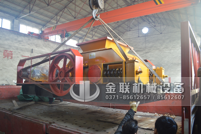 2PGC0809大型双齿辊破碎机发货图片_发往山东济宁_破碎石头4
