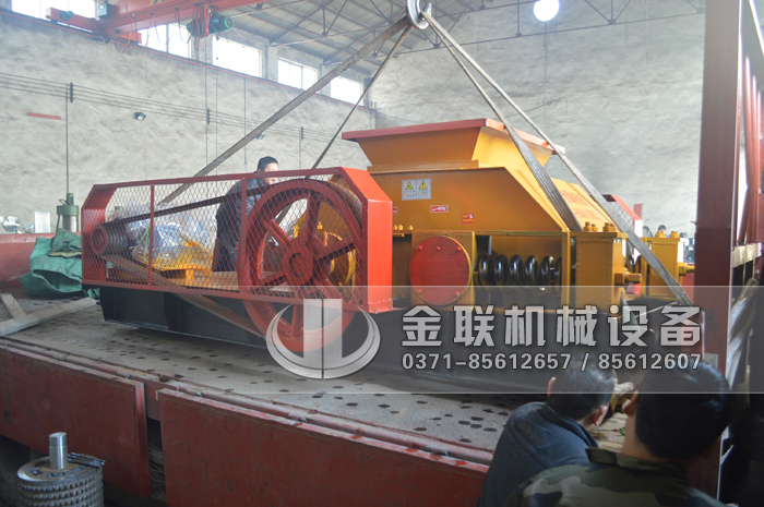 2PGC0809大型双齿辊破碎机发货图片_发往山东济宁_破碎石头5