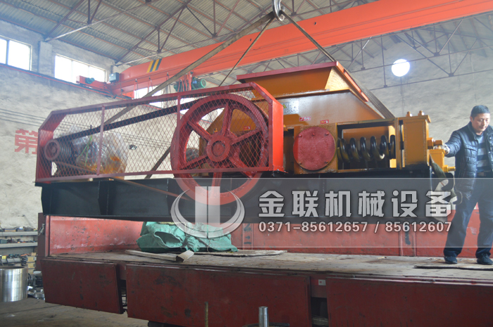 2PGC0809大型双齿辊破碎机发货图片_发往山东济宁_破碎石头3