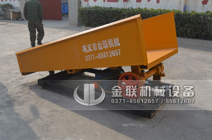 石料生产线设备发往重庆_1214反击式破碎机_1548圆振动筛66