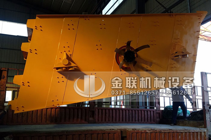石料生产线设备发往重庆_1214反击式破碎机_1548圆振动筛22