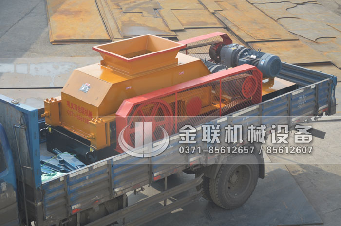 2PG1000X700皮带对辊破碎机发货图片_发往湖北恩施_鹅卵石制砂6