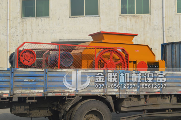 2PG1000X700皮带对辊破碎机发货图片_发往湖北恩施_鹅卵石制砂7