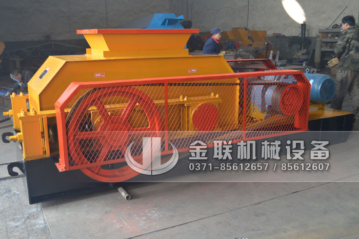 2PG1000X700皮带对辊破碎机发货图片_发往湖北恩施_鹅卵石制砂3