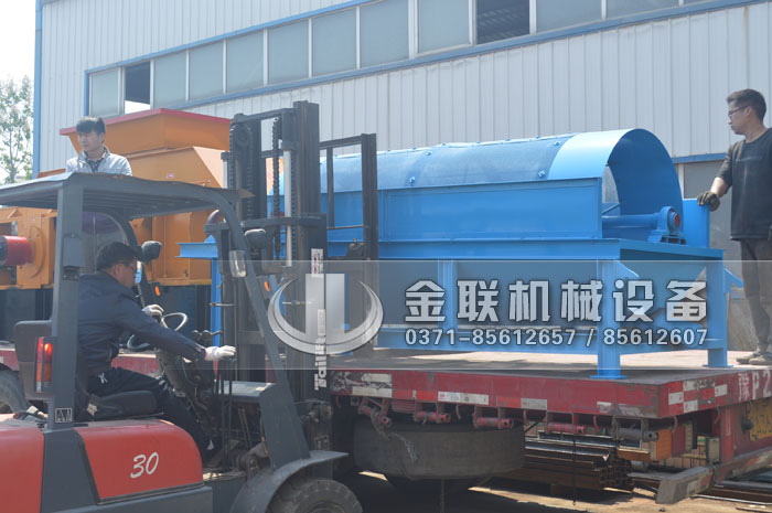 2PG1500X800大型对辊破碎机发货图片_发往陕西汉中_破碎石英砂5