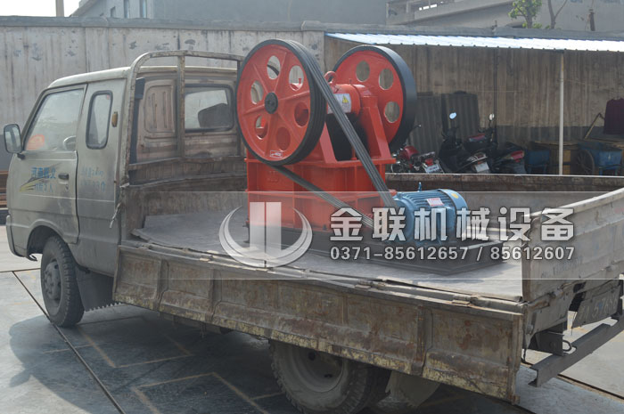 小型颚式破碎机发货图片_发往重庆_破碎矿石5