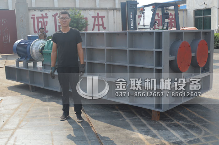 大型强力分级双齿辊破碎机发货图片_发往山东_破碎煤炭5