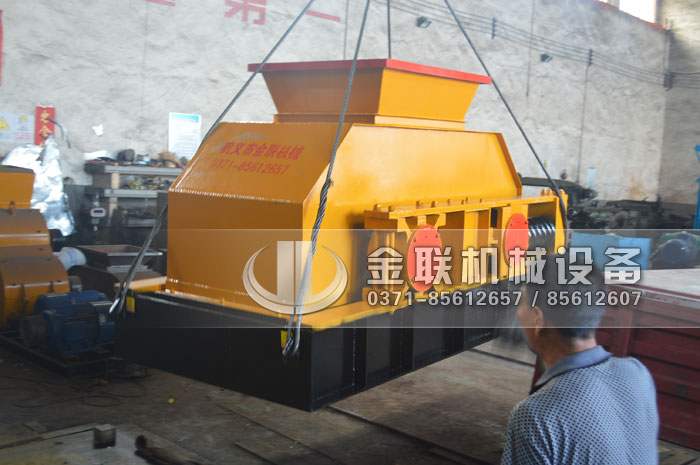 大型对辊破碎机发货图片_发往新疆_石英石制沙4
