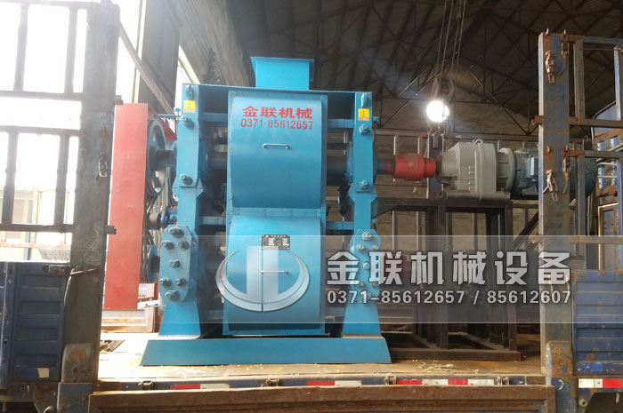 中型四辊破碎机发货图片_发往河南_破碎河卵石4